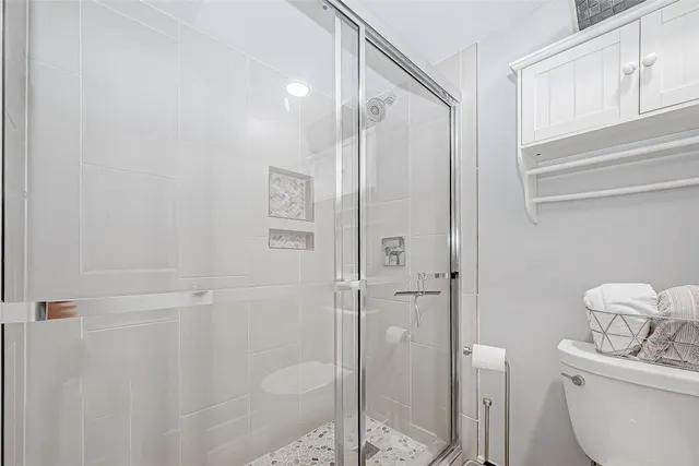 $195,000 | 1860 White Oak Drive, Unit 375, Houston, TX 77009