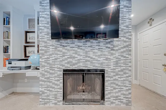 $195,000 | 1860 White Oak Drive, Unit 375, Houston, TX 77009