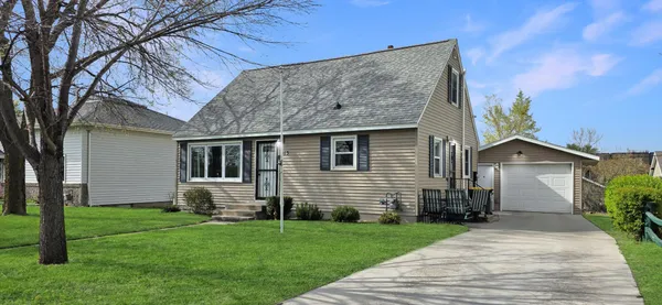 $178,000 | 913 East Elm Street, Redwood Falls, MN 56283