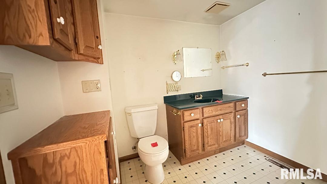 190 South East Street Hull, IL 62343 - Photo 11 of 27