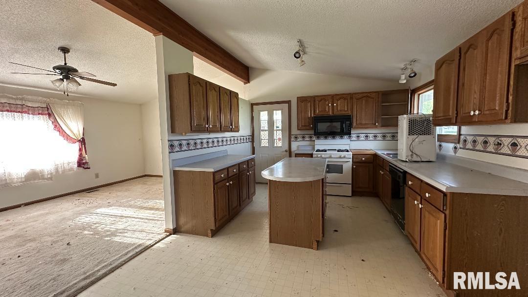 190 South East Street Hull, IL 62343 - Photo 6 of 27