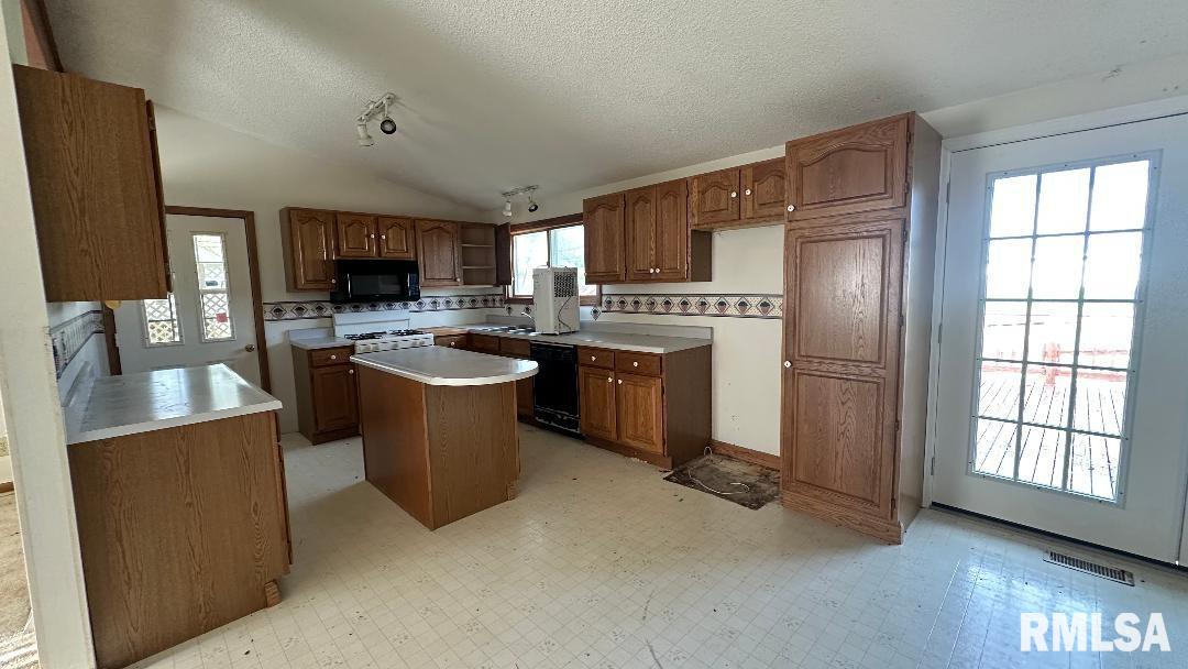 190 South East Street Hull, IL 62343 - Photo 7 of 27