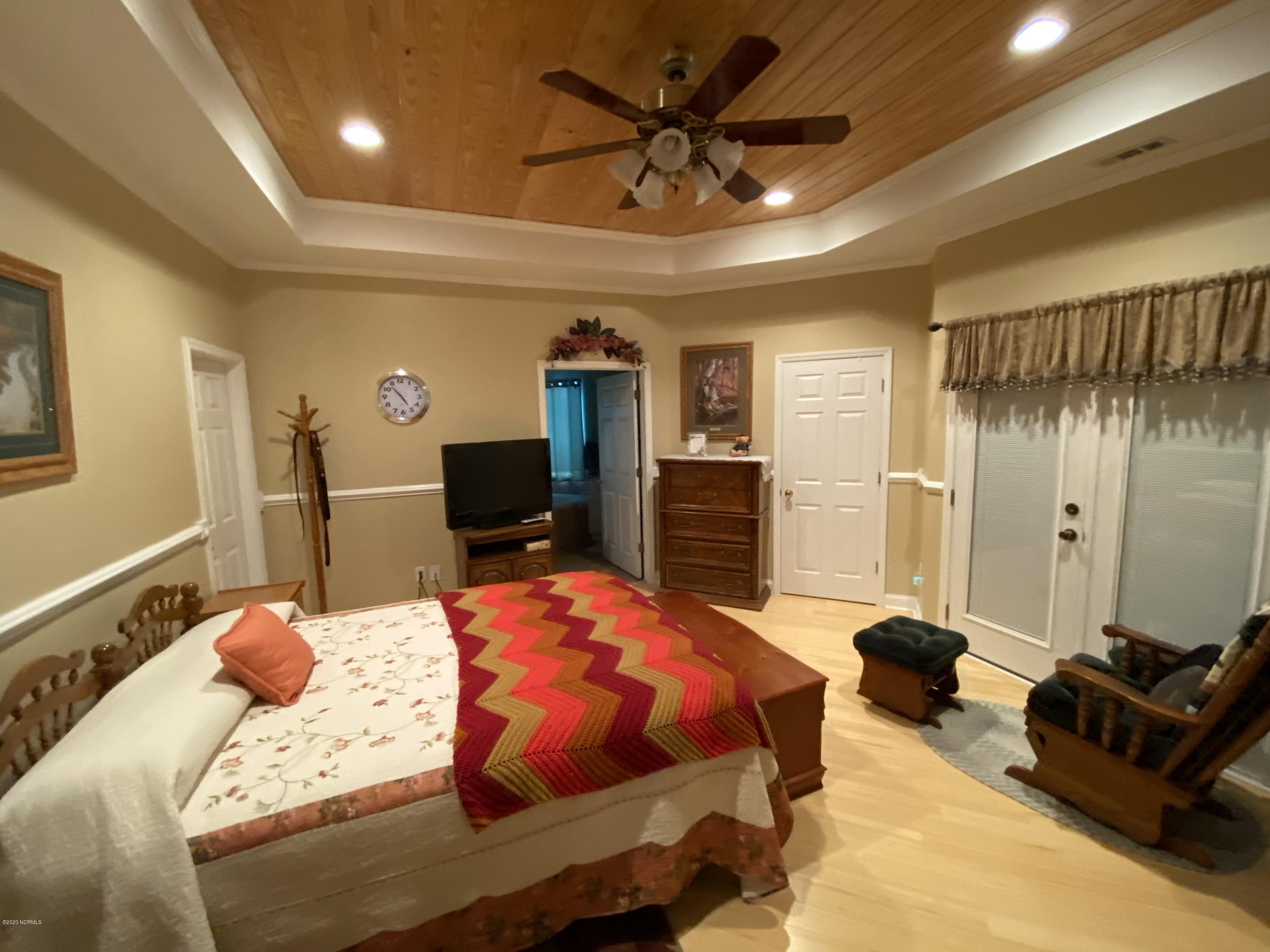 114 Raccoon Run Washington, NC 27889 - Photo 17 of 20 017 114 Raccoon Run master Bed 2