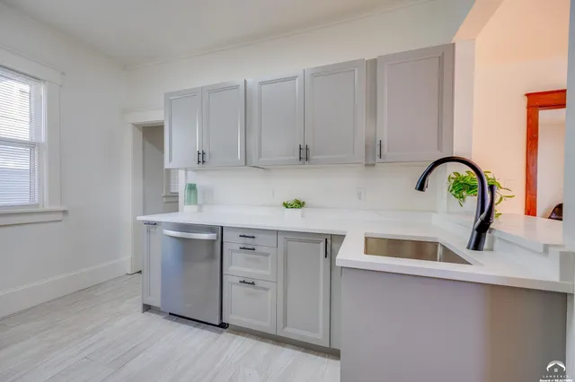 $359,900 | 735 Missouri Street, Lawrence, KS 66044