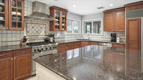 $1,599,999 | 16 Daniel Lane, Dix Hills, NY 11746