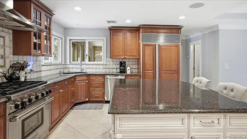 $1,599,999 | 16 Daniel Lane, Dix Hills, NY 11746