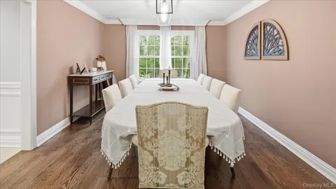 $1,599,999 | 16 Daniel Lane, Dix Hills, NY 11746