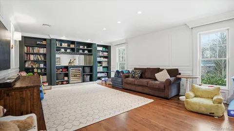 $1,599,999 | 16 Daniel Lane, Dix Hills, NY 11746