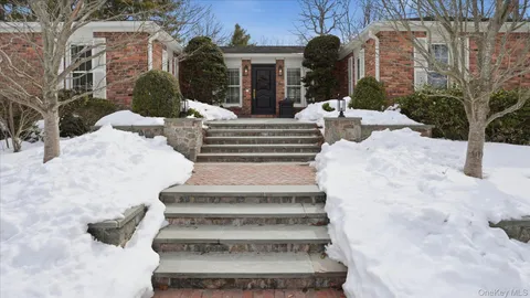 $1,599,999 | 16 Daniel Lane, Dix Hills, NY 11746