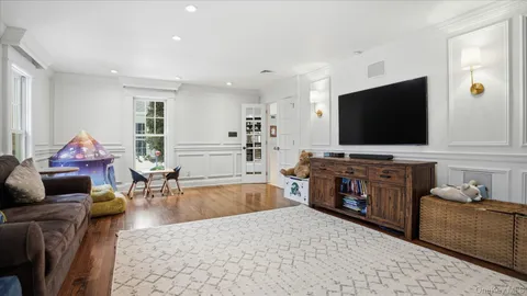 $1,599,999 | 16 Daniel Lane, Dix Hills, NY 11746