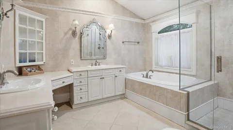 $1,599,999 | 16 Daniel Lane, Dix Hills, NY 11746