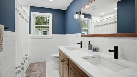 $1,599,999 | 16 Daniel Lane, Dix Hills, NY 11746