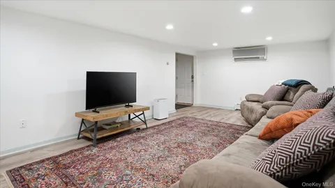 $1,599,999 | 16 Daniel Lane, Dix Hills, NY 11746