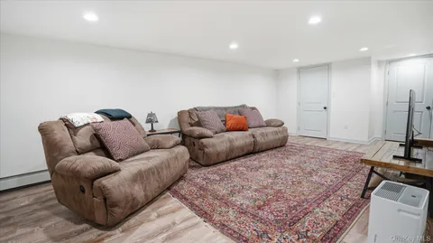 $1,599,999 | 16 Daniel Lane, Dix Hills, NY 11746