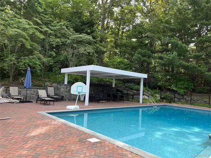 $1,599,999 | 16 Daniel Lane, Dix Hills, NY 11746