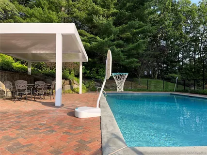 $1,599,999 | 16 Daniel Lane, Dix Hills, NY 11746