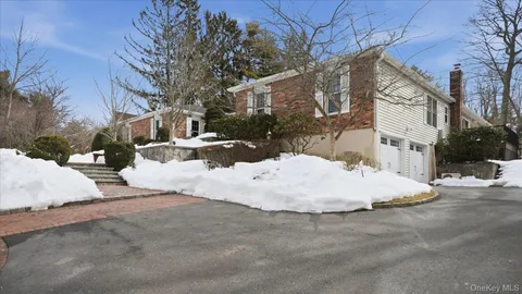 $1,599,999 | 16 Daniel Lane, Dix Hills, NY 11746