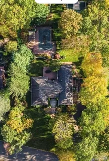 $1,599,999 | 16 Daniel Lane, Dix Hills, NY 11746