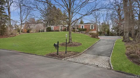 $1,599,999 | 16 Daniel Lane, Dix Hills, NY 11746