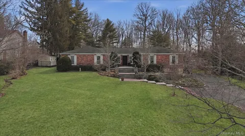 $1,599,999 | 16 Daniel Lane, Dix Hills, NY 11746