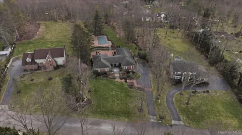 $1,599,999 | 16 Daniel Lane, Dix Hills, NY 11746