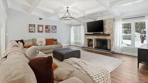 $1,599,999 | 16 Daniel Lane, Dix Hills, NY 11746