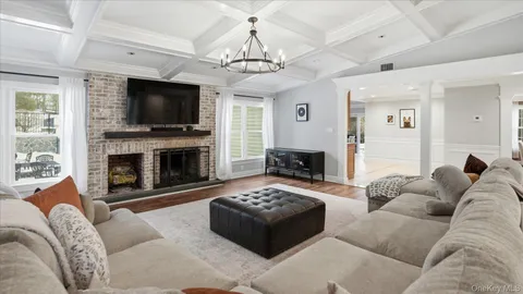 $1,599,999 | 16 Daniel Lane, Dix Hills, NY 11746