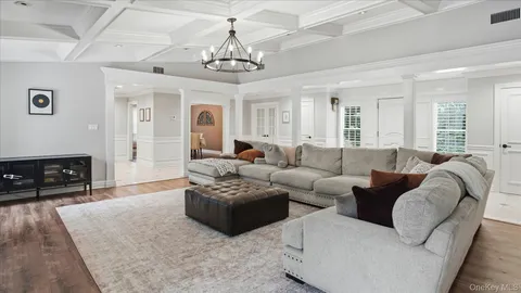 $1,599,999 | 16 Daniel Lane, Dix Hills, NY 11746