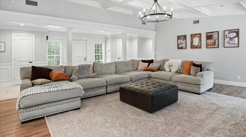 $1,599,999 | 16 Daniel Lane, Dix Hills, NY 11746