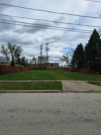 $229,900 | 890 North Avenue, Des Plaines, IL 60016