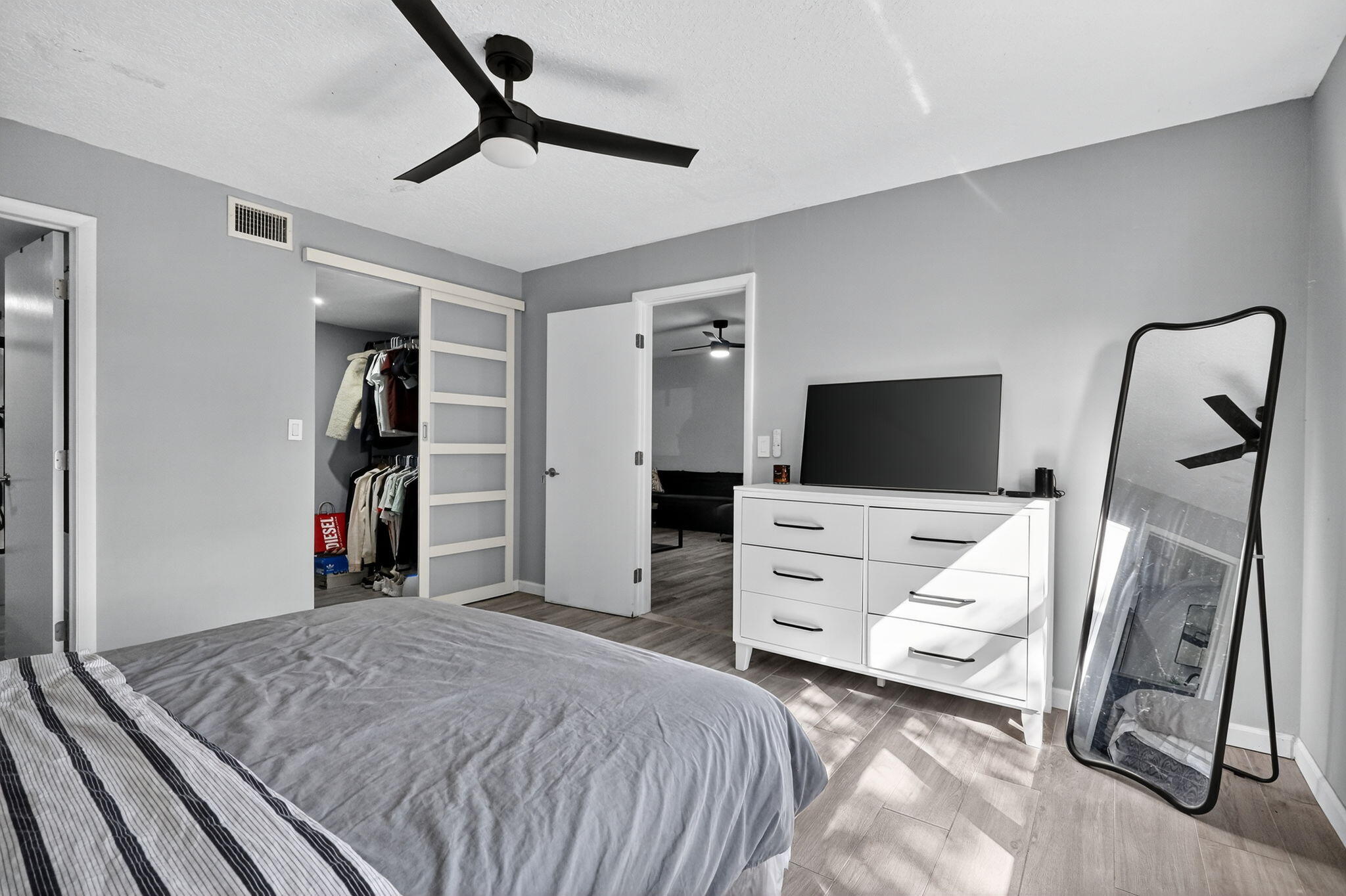 275 Gate Road, Unit 117 Hollywood, FL 33024 - Photo 20 of 52 Main Bedroom
