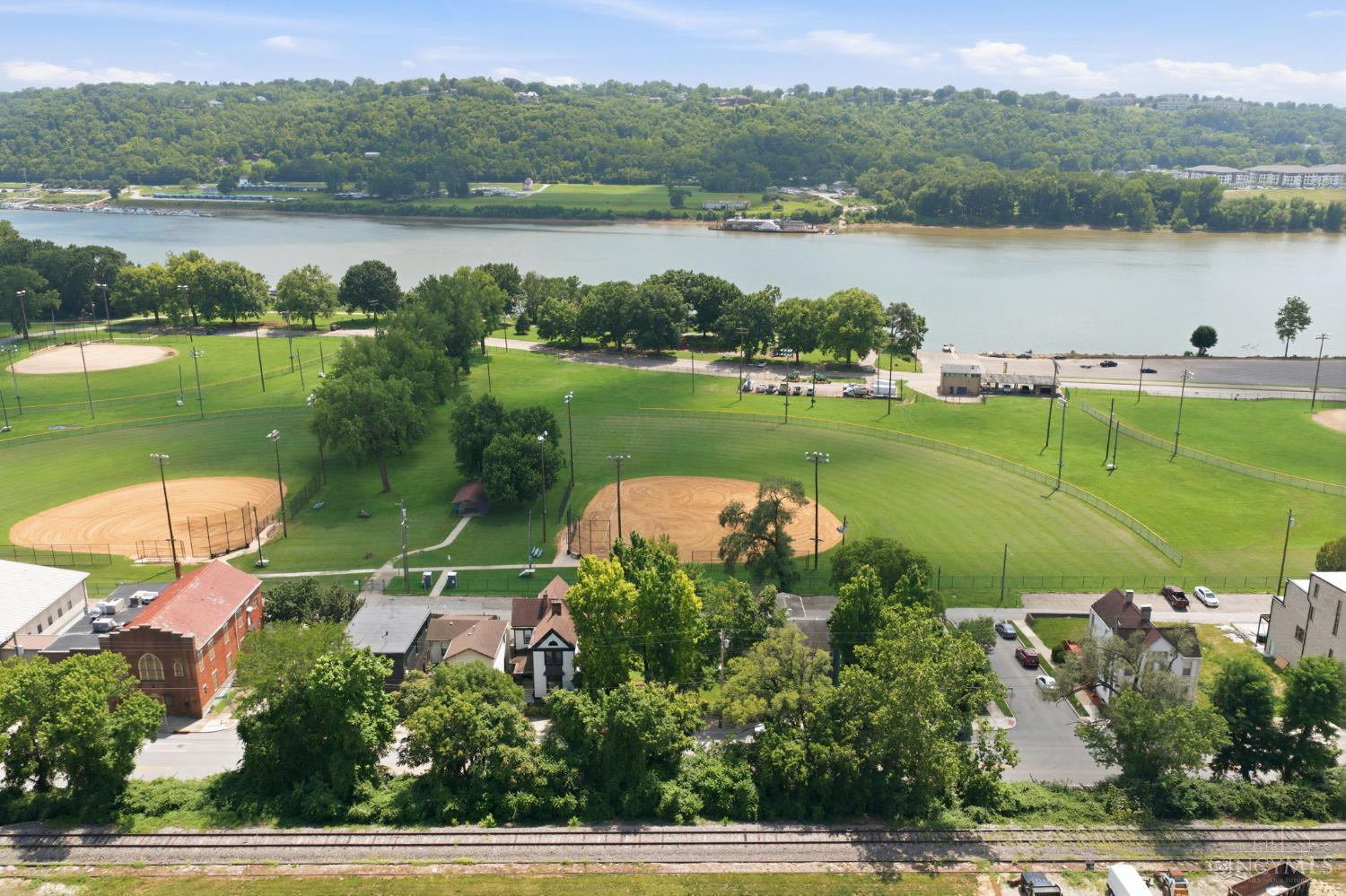 3035 Riverside Drive Cincinnati, OH 45226 - Photo 7 of 9
