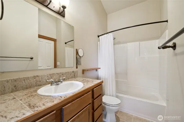 $2,650 | 9228 15th Avenue Southwest, Unit B, Seattle, WA 98106