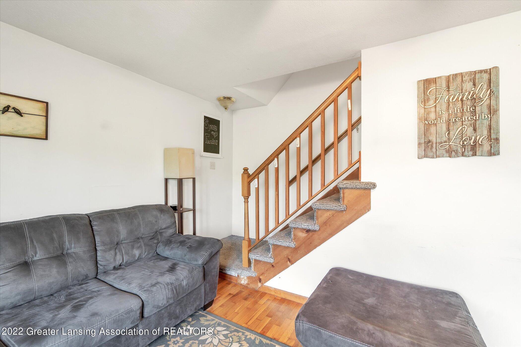 19281 West M 60 Three Rivers, MI 49093 - Photo 8 of 34 11-19281-M-60-WindowStill-Real-Estate-Ph