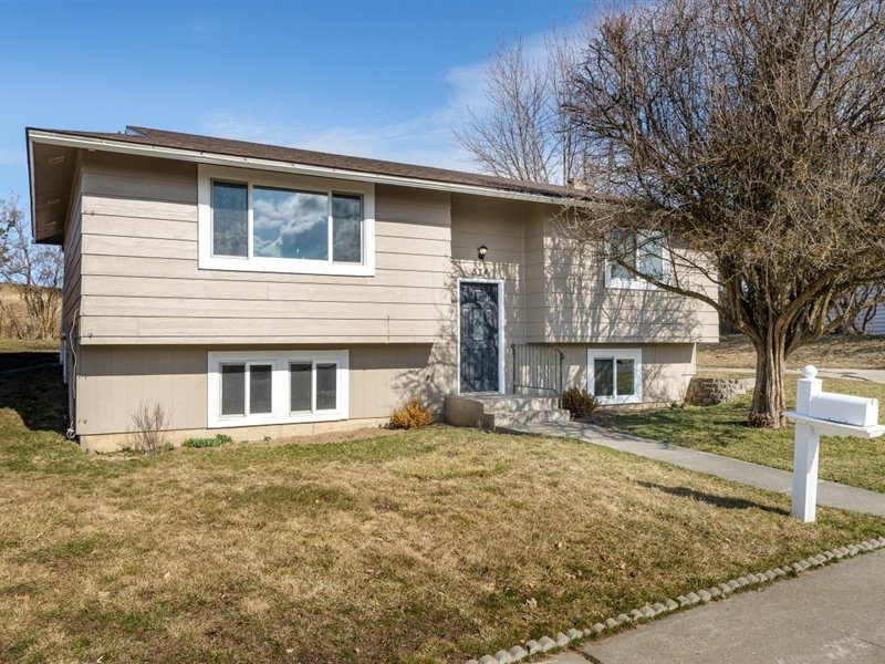 574 Scenic Heights Cheney, WA 99004 - Photo 1 of 28 Gallery Image 1