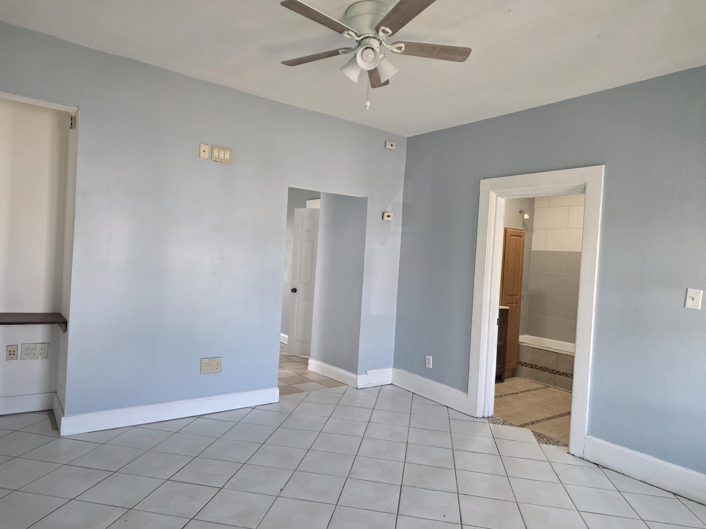 1608 South Memorial Drive Racine, WI 53403 - Photo 4 of 16 living room