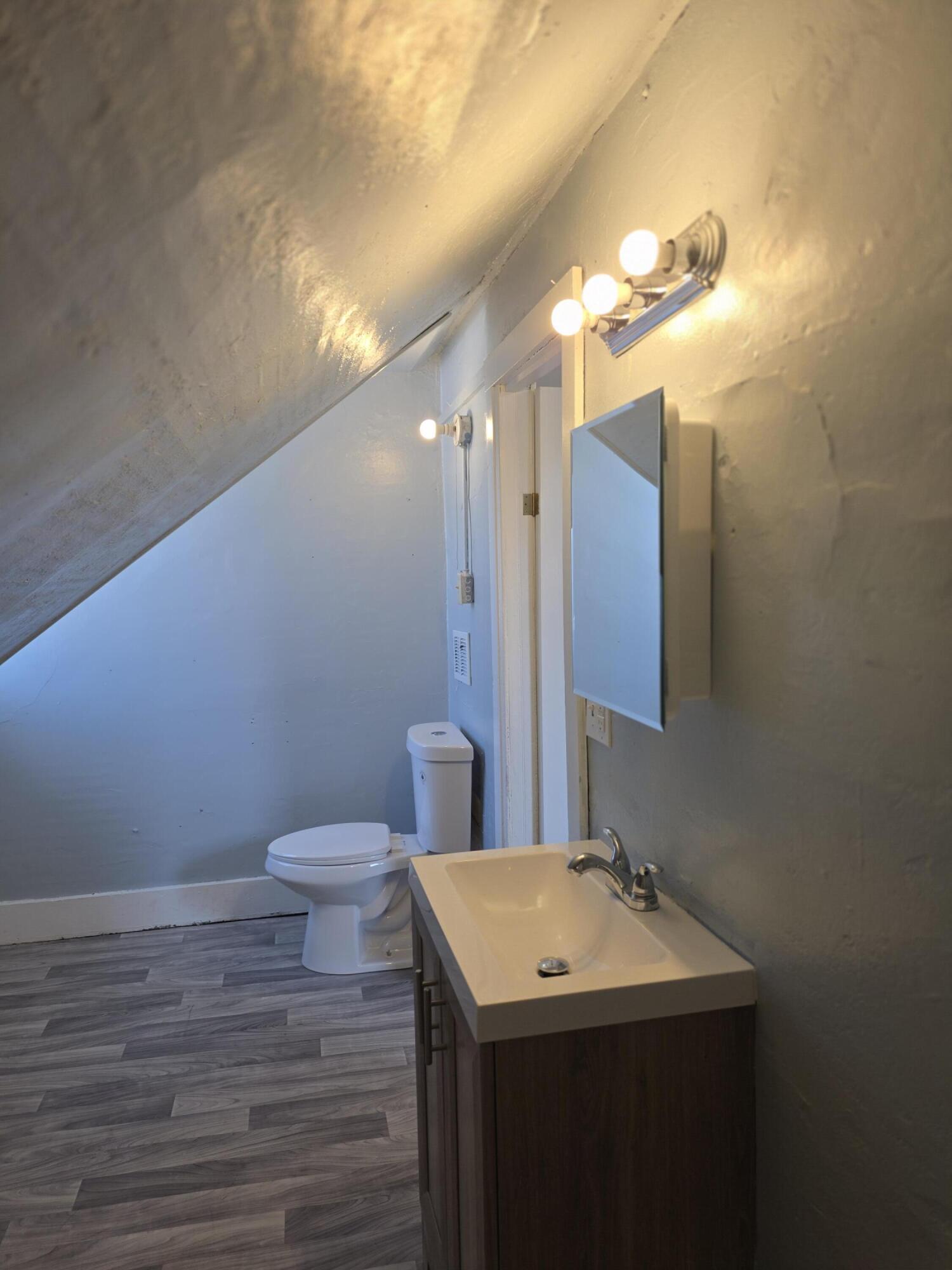 1608 South Memorial Drive Racine, WI 53403 - Photo 6 of 16 2nd bath