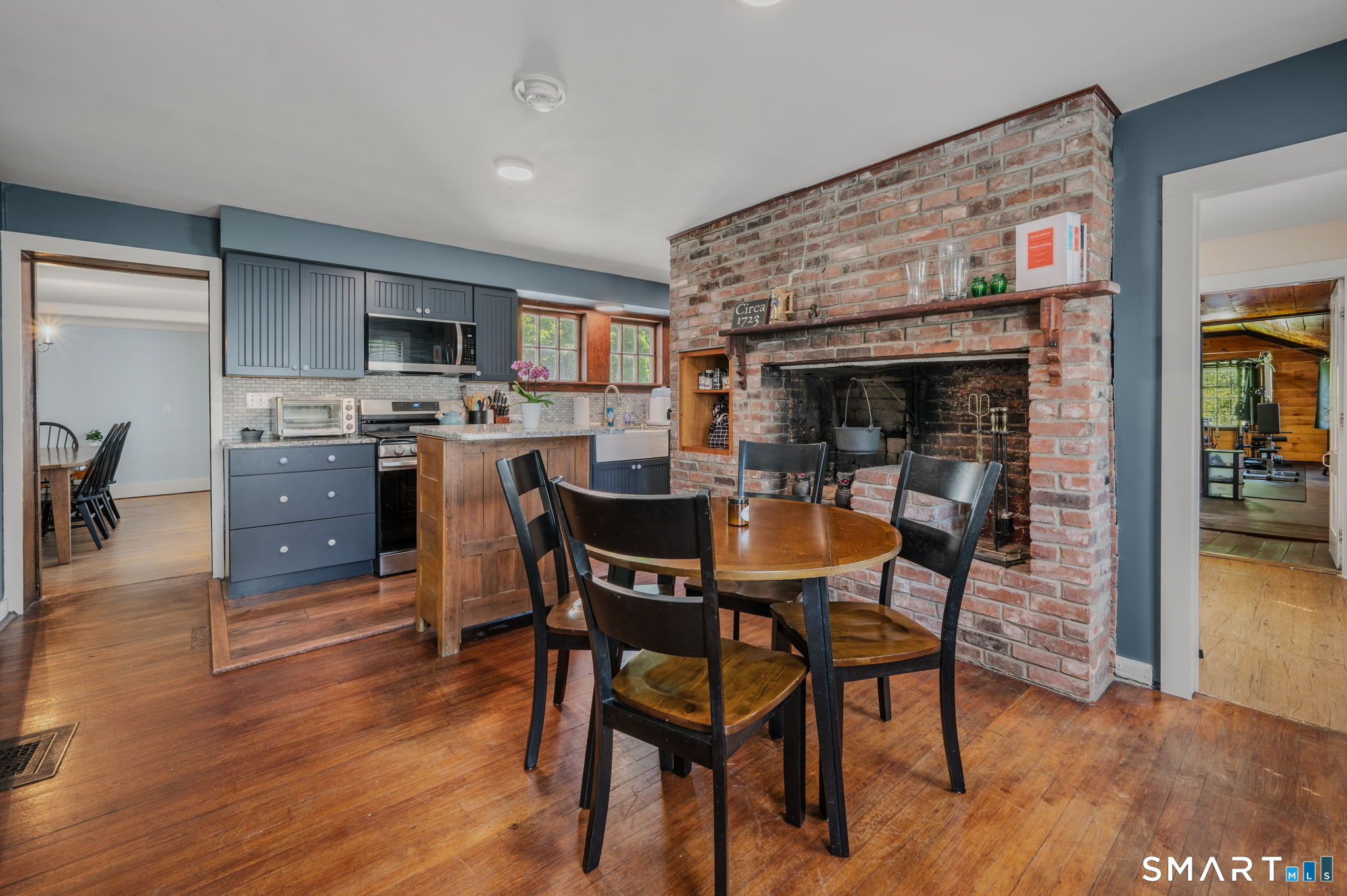 616 Murdock Avenue Meriden, CT 06450 - Photo 4 of 38