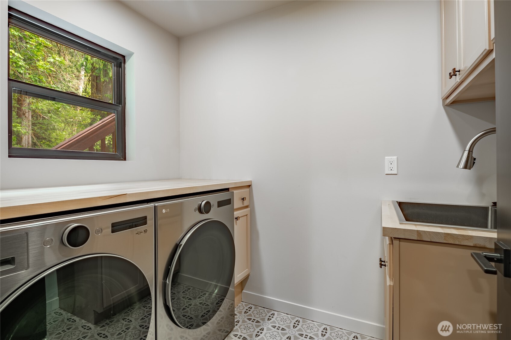 12031 Shuksan Rim Drive Deming, WA 98244 - Photo 35 of 39 a utility room with dryer and washer