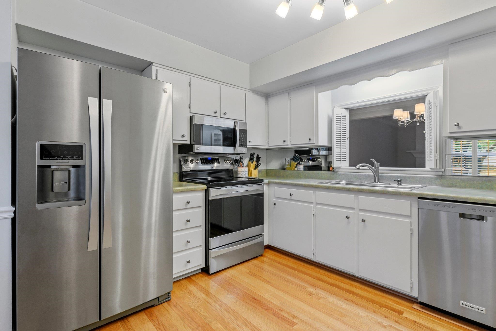 1502 Edgeside Court Raleigh, NC 27609 - Photo 4 of 27 Electric Range, MW, DW, and plenty of counter space. Kitchen