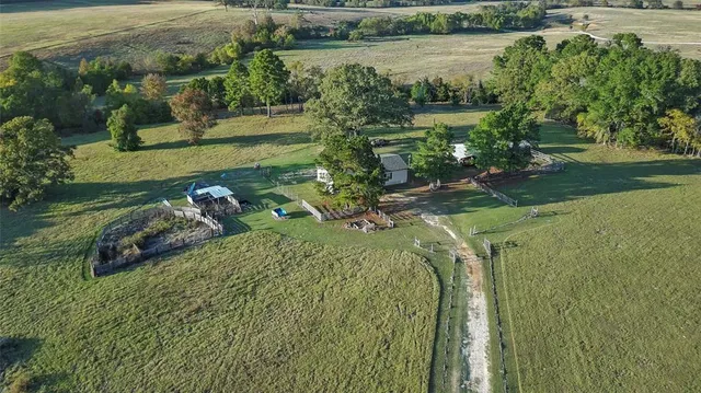 a view of a tennis court