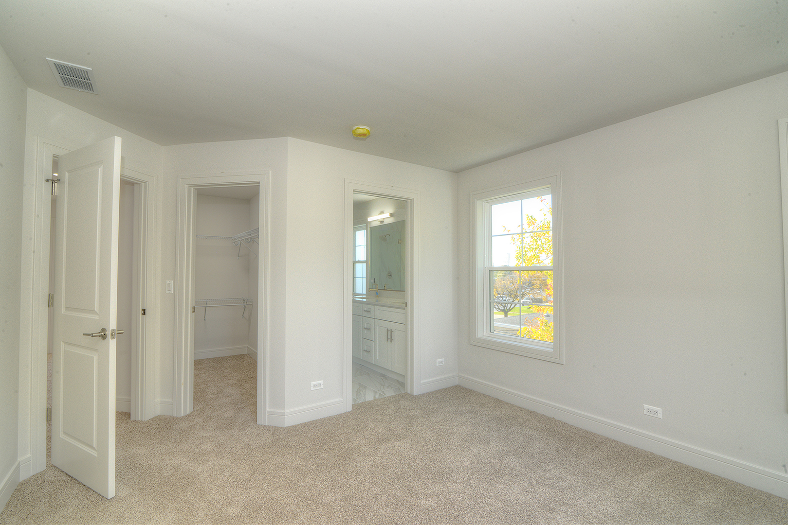 214 North Walnut Street Bensenville, IL 60106 - Photo 25 of 42 an empty room with windows and closet