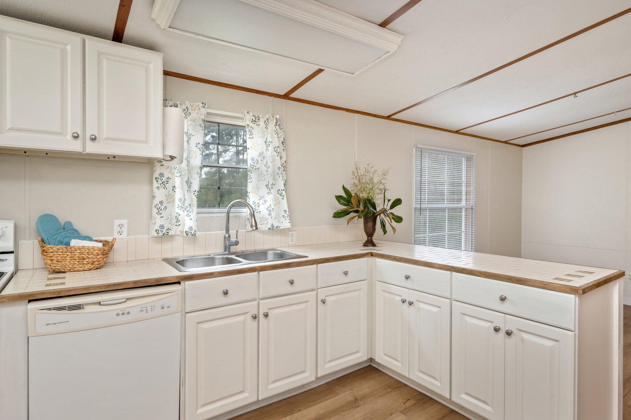 284 East Michaelangelo Road DeFuniak Springs, FL 32433 - Photo 16 of 38 13-web-or-mls-284 E Michaelangelo Rd-10