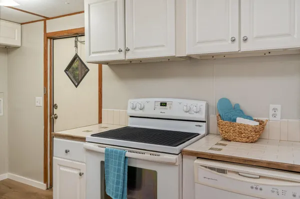 $1,350 | 284 East Michaelangelo Road, DeFuniak Springs, FL 32433