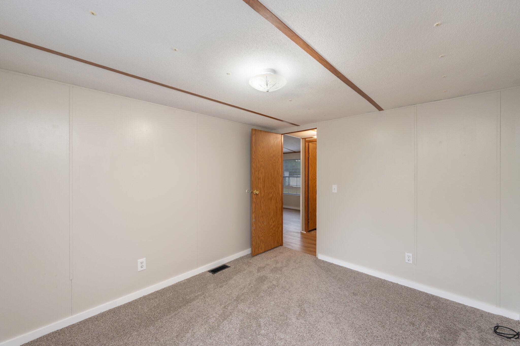 284 East Michaelangelo Road DeFuniak Springs, FL 32433 - Photo 27 of 38 24-web-or-mls-284 E Michaelangelo Rd-21