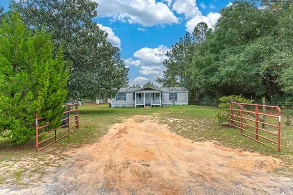 $1,350 | 284 East Michaelangelo Road, DeFuniak Springs, FL 32433