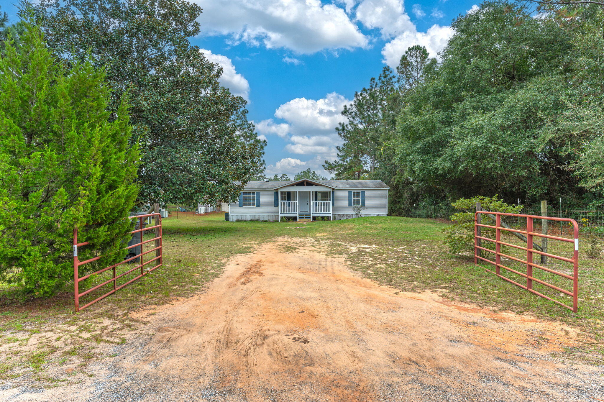 284 East Michaelangelo Road DeFuniak Springs, FL 32433 - Photo 8 of 38 38-web-or-mls-284 E Michaelangelo Rd Ext