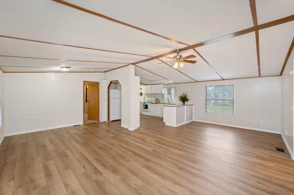 $1,350 | 284 East Michaelangelo Road, DeFuniak Springs, FL 32433
