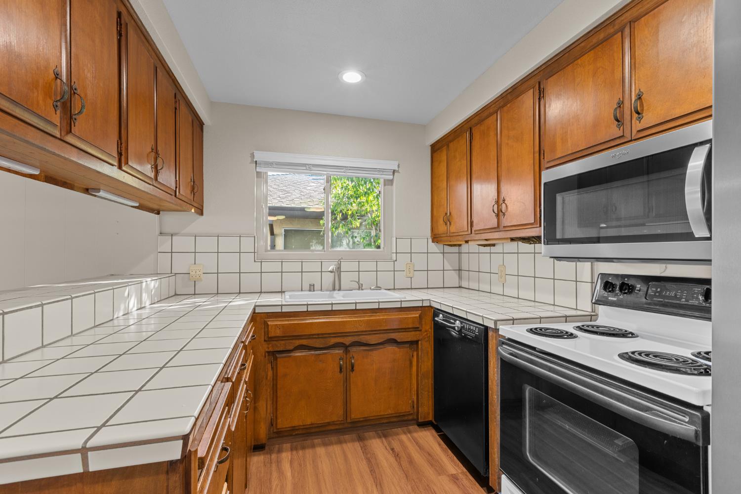 6439 Rolling Way Carmichael, CA 95608 - Photo 11 of 49