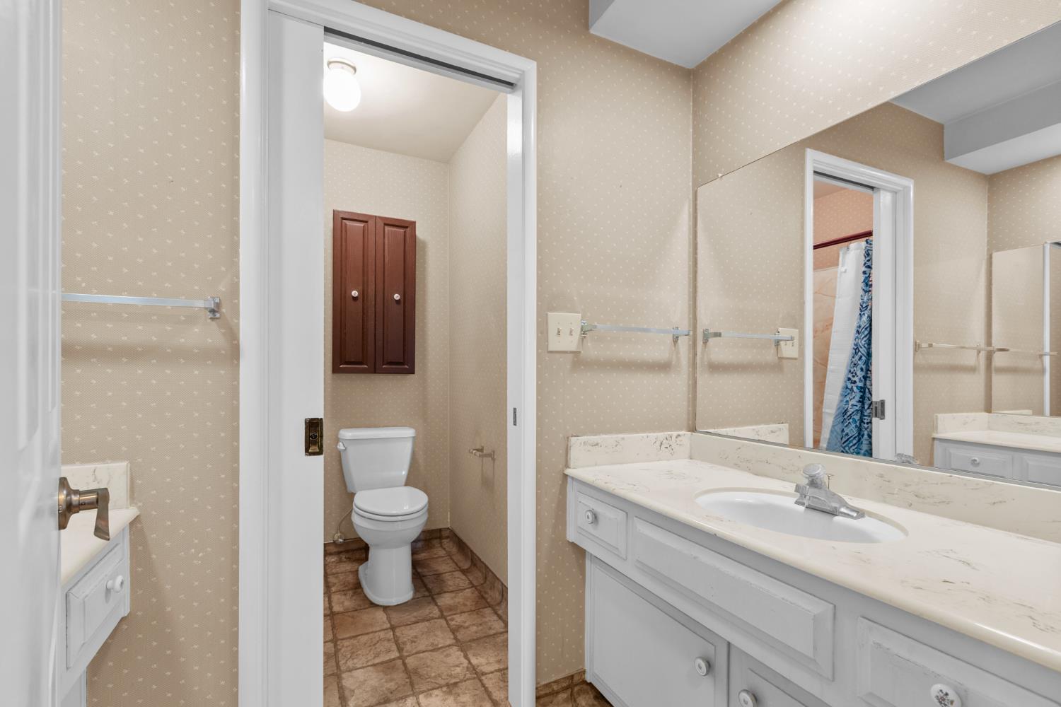 6439 Rolling Way Carmichael, CA 95608 - Photo 13 of 49